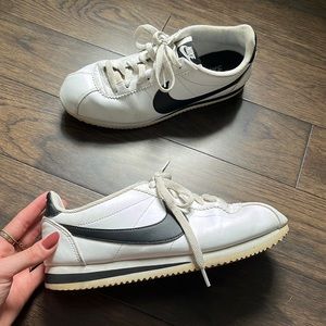 Nike Cortez Size 9 (Womens)